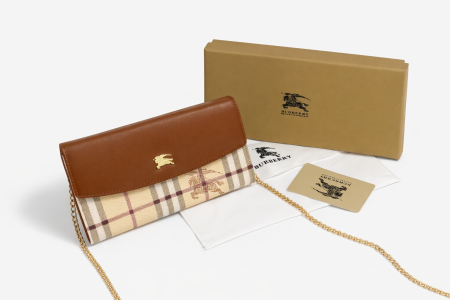 جزدان burberry مع جنزير